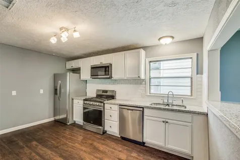 419 E 42nd Street Houston TX 77022