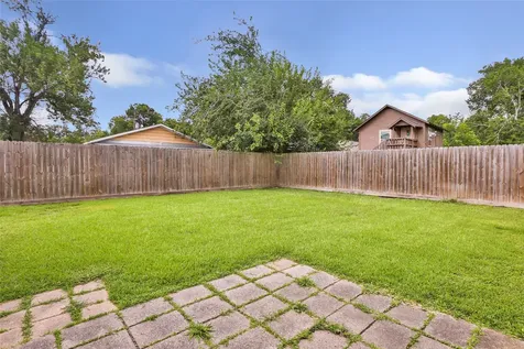 1005 N Main Street Dayton TX 77535