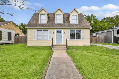 1005 N Main Street Dayton TX 77535