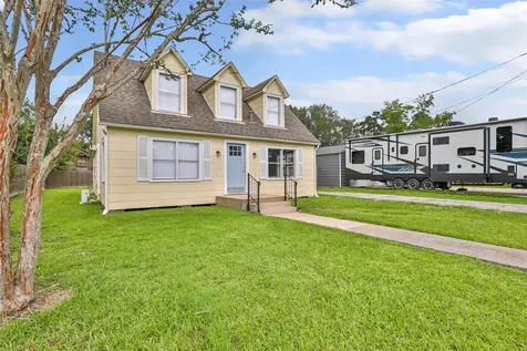 1005 N Main Street Dayton TX 77535