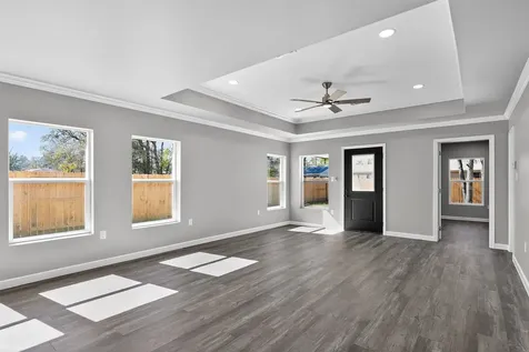 604 Jefferson Avenue Cleveland TX 77327