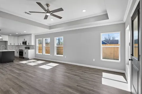 604 Jefferson Avenue Cleveland TX 77327
