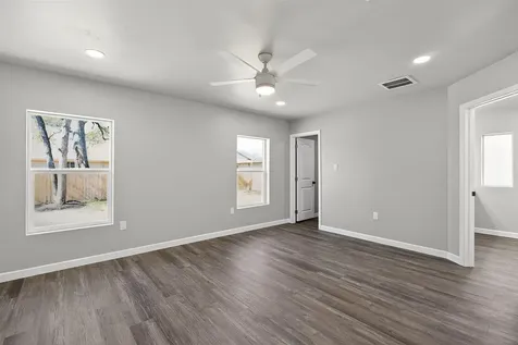 604 Jefferson Avenue Cleveland TX 77327