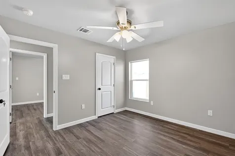 604 Jefferson Avenue Cleveland TX 77327