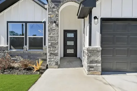 604 Jefferson Avenue Cleveland TX 77327