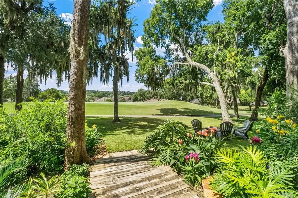 100 Cove W Montgomery TX 77356