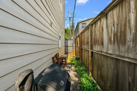 404 W Saulnier Street Houston TX 77019