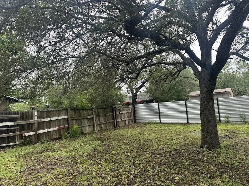 1443 Saenz San Antonio TX 78214