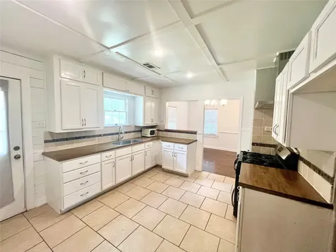 217 13th Avenue N Texas City TX 77590