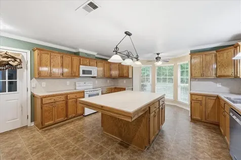 2564 Highland Park Drive Orange TX 77632