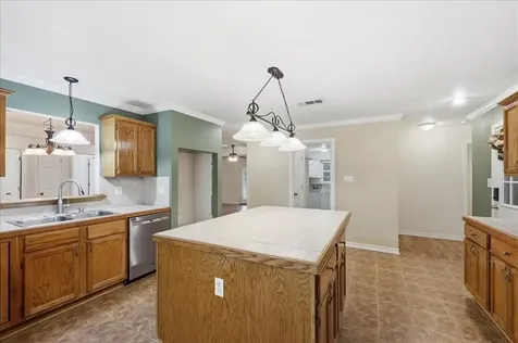 2564 Highland Park Drive Orange TX 77632