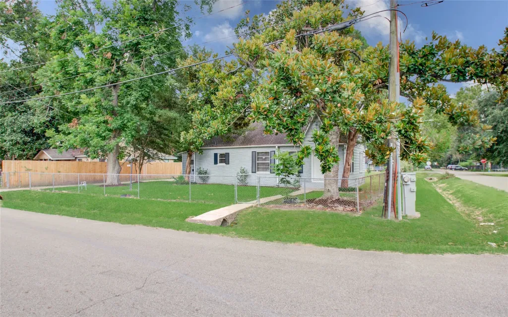 3202 Melbourne Street Houston TX 77026
