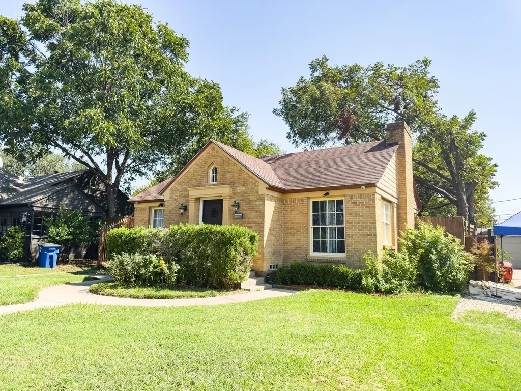 2222 Carnes Street Dallas TX 75208