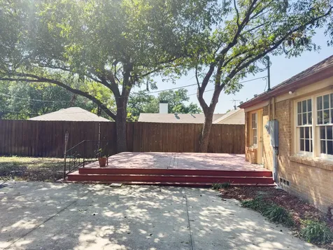 2222 Carnes Street Dallas TX 75208
