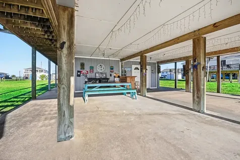 970 Wommack Drive S Crystal Beach TX 77650