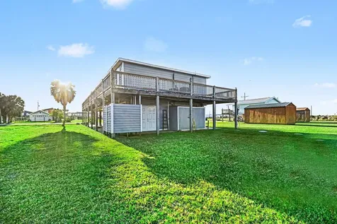 970 Wommack Drive S Crystal Beach TX 77650