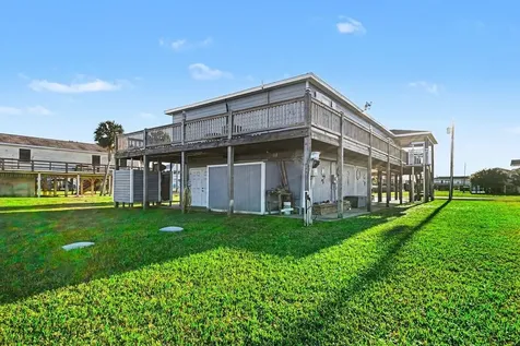 970 Wommack Drive S Crystal Beach TX 77650