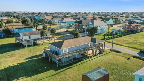 970 Wommack Drive S Crystal Beach TX 77650