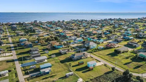 970 Wommack Drive S Crystal Beach TX 77650