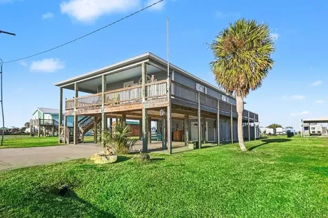 970 Wommack Drive S Crystal Beach TX 77650