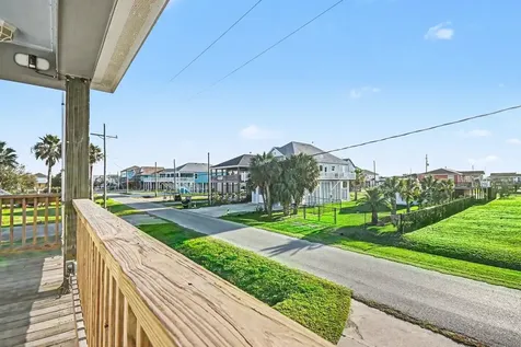 970 Wommack Drive S Crystal Beach TX 77650