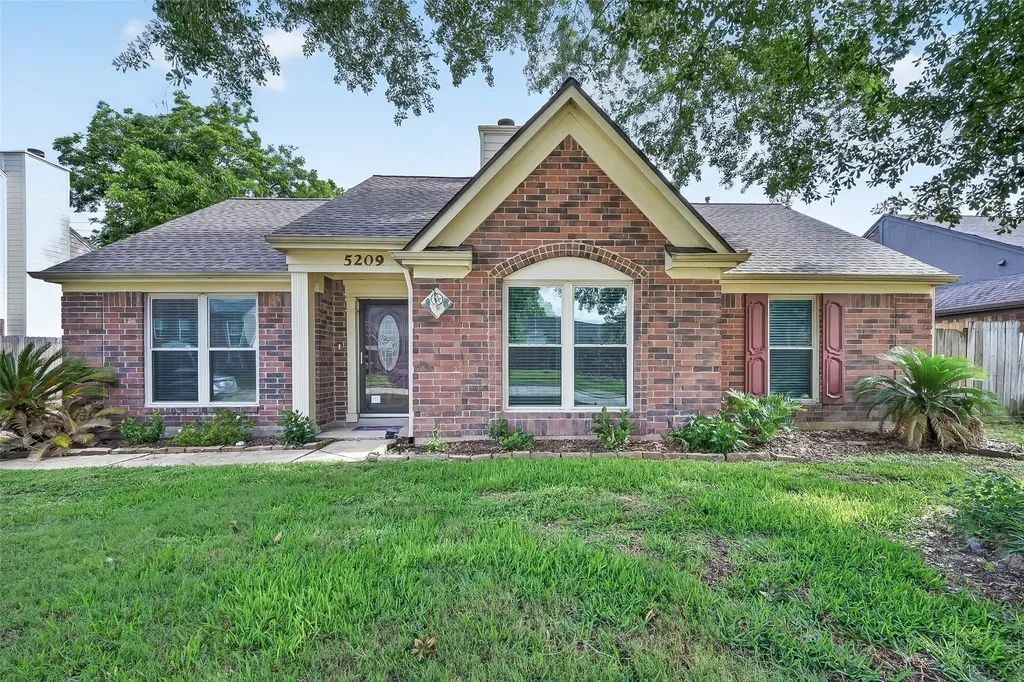 5209 Spring Circle Drive Pearland TX 77584