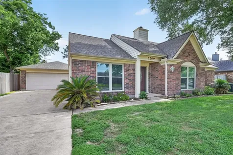 5209 Spring Circle Drive Pearland TX 77584