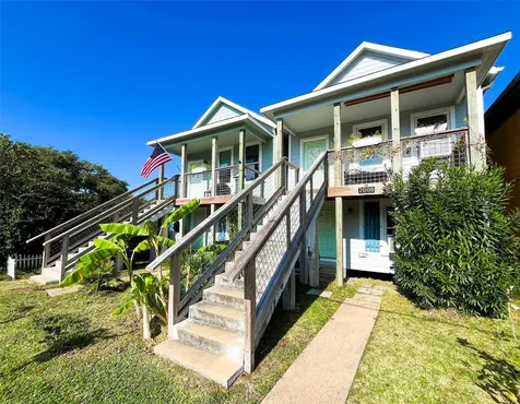 2010 Avenue O 1/2 Up Galveston TX 77550