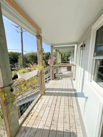 2010 Avenue O 1/2 Up Galveston TX 77550