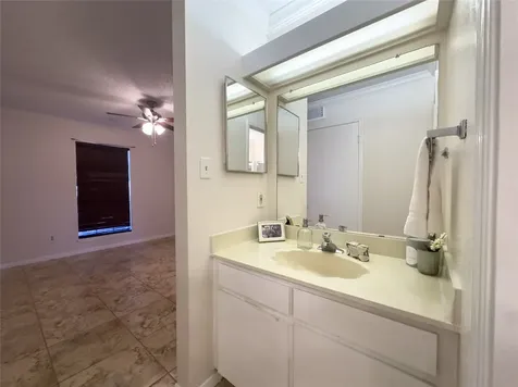 2121 Hepburn Street 1110 Houston TX 77054