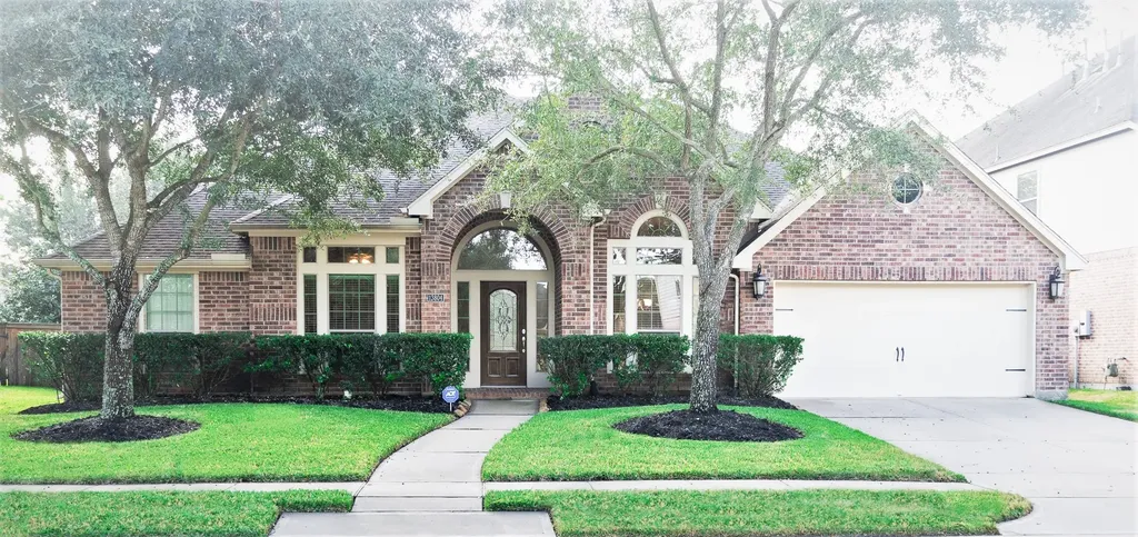 13804 Lakewater Drive Pearland TX 77584