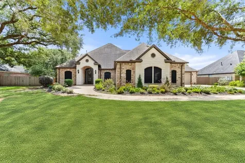 1105 Oak Park Drive Angleton TX 77515