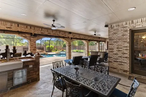 1105 Oak Park Drive Angleton TX 77515