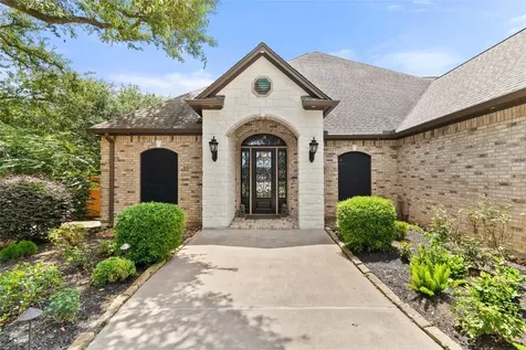 1105 Oak Park Drive Angleton TX 77515