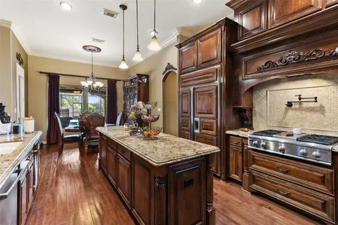 1105 Oak Park Drive Angleton TX 77515