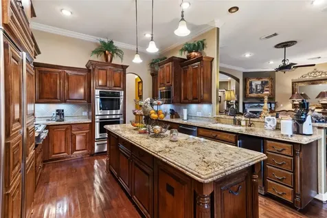 1105 Oak Park Drive Angleton TX 77515