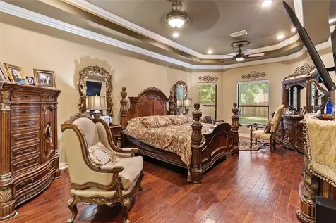 1105 Oak Park Drive Angleton TX 77515