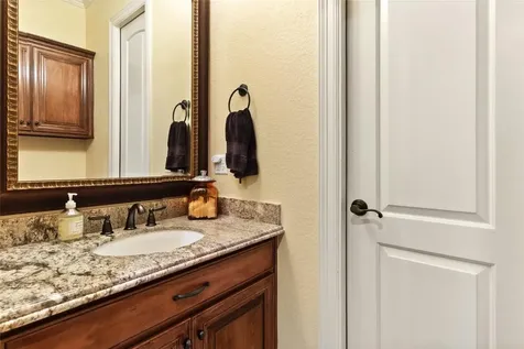 1105 Oak Park Drive Angleton TX 77515