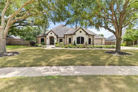1105 Oak Park Drive Angleton TX 77515