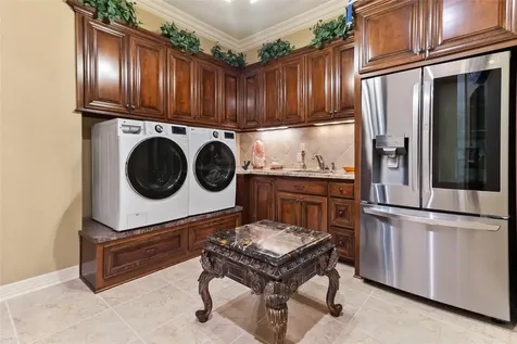 1105 Oak Park Drive Angleton TX 77515