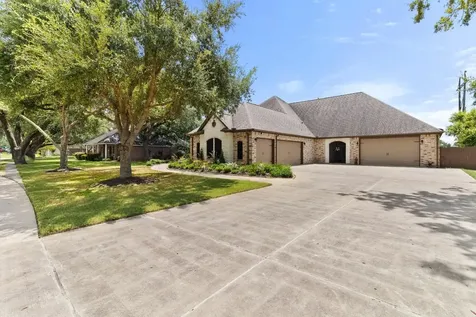 1105 Oak Park Drive Angleton TX 77515