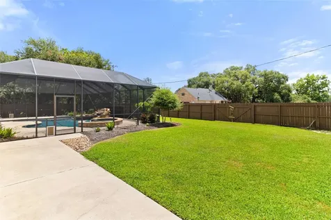 1105 Oak Park Drive Angleton TX 77515