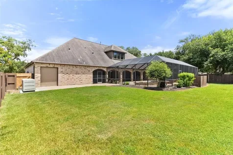 1105 Oak Park Drive Angleton TX 77515