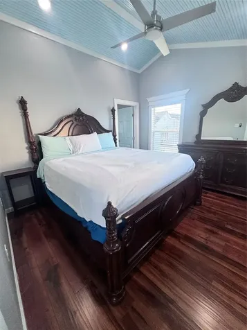 2811 Avenue Q 1/2 Galveston TX 77550