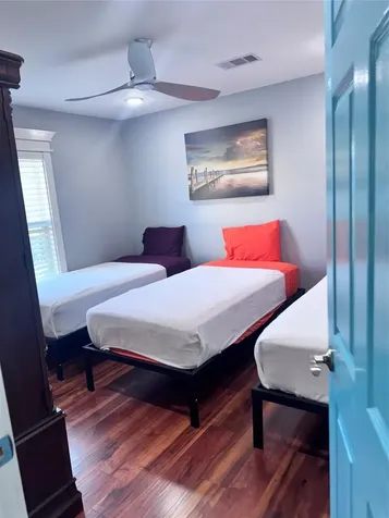 2811 Avenue Q 1/2 Galveston TX 77550