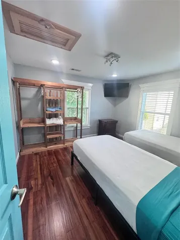 2811 Avenue Q 1/2 Galveston TX 77550