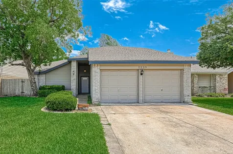 2235 Sentinal Oaks Street Sugar Land TX 77478