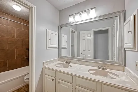 2235 Sentinal Oaks Street Sugar Land TX 77478