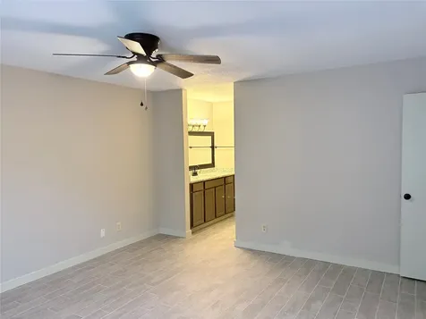 14515 Wunderlich Drive 811 Houston TX 77069