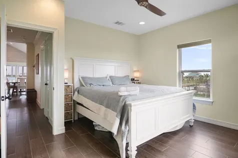 1086 Pennington Street Gilchrist TX 77617